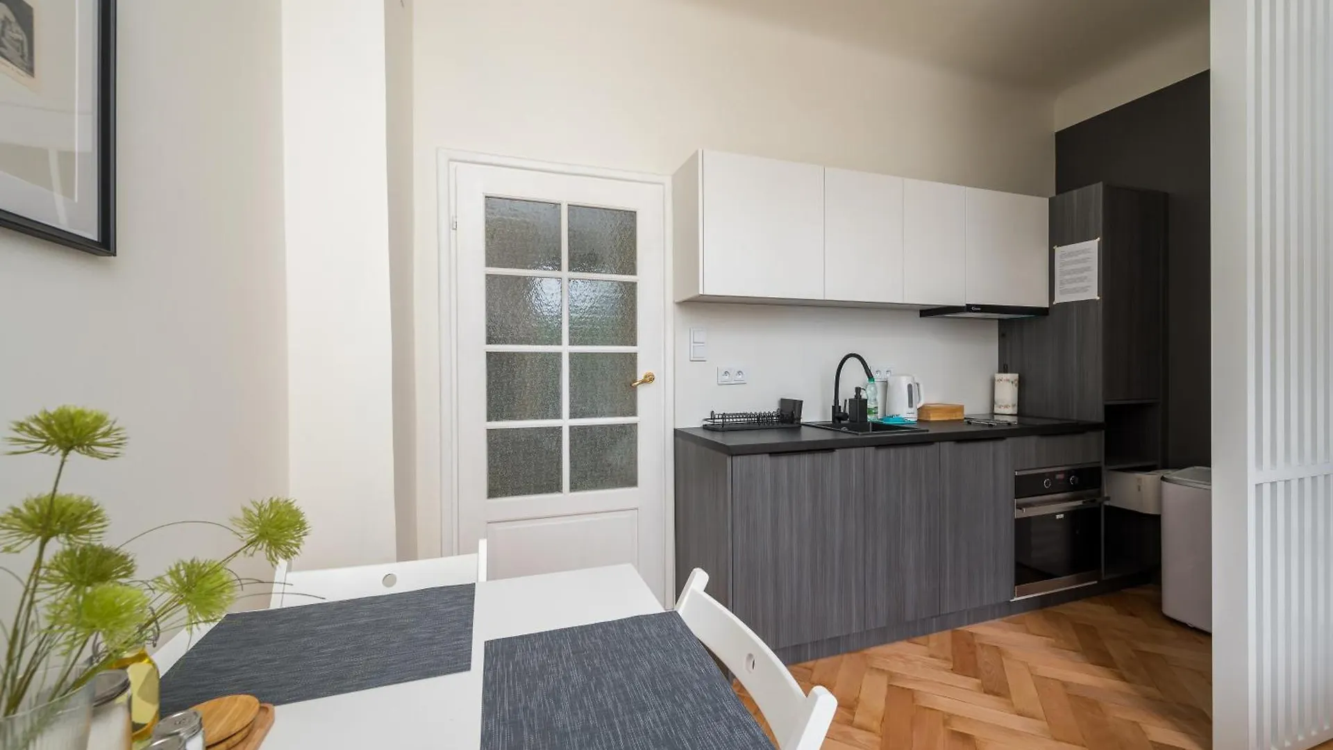 Heart Of Warsaw Apartment