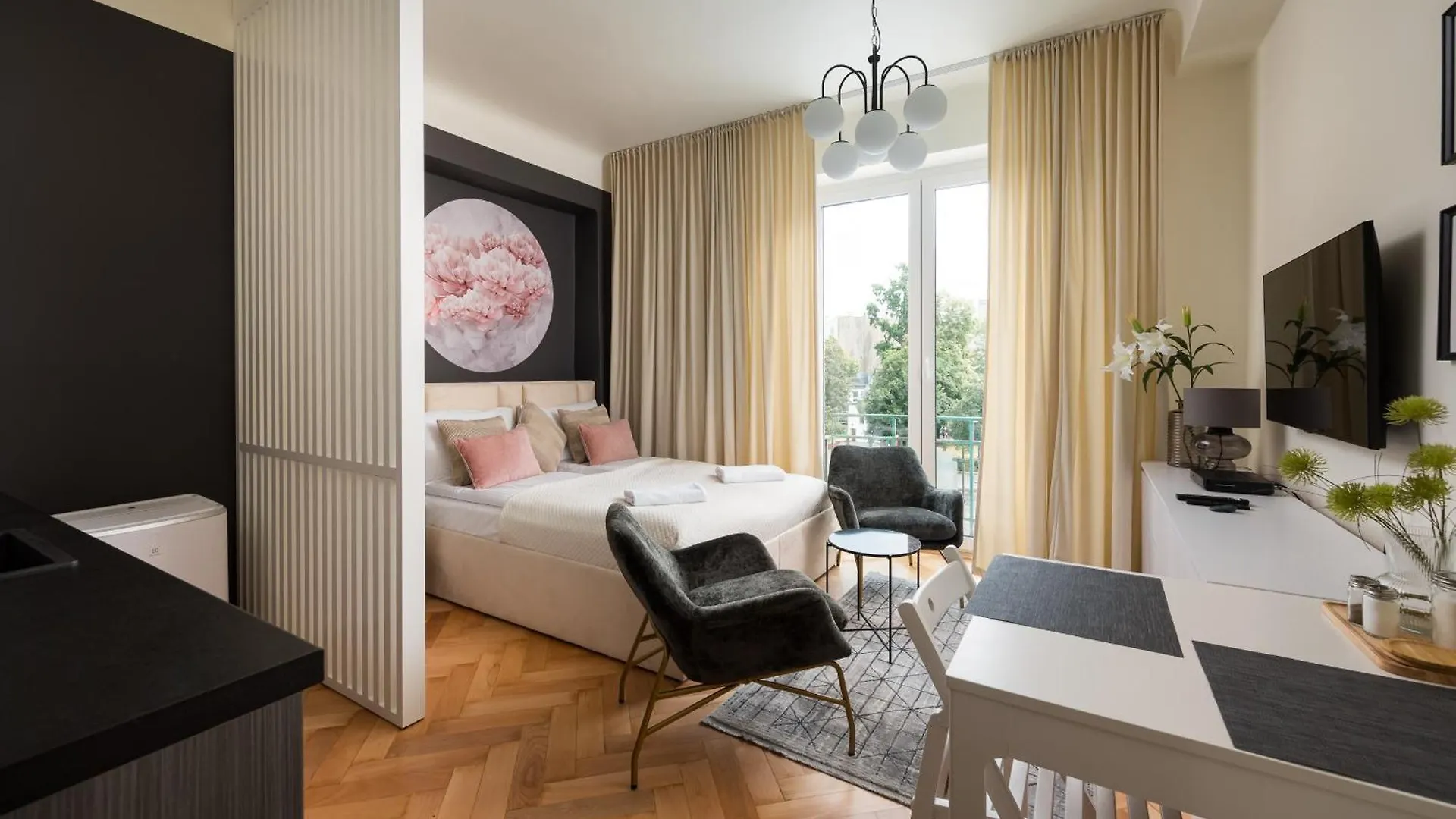 Heart Of Warsaw Apartment